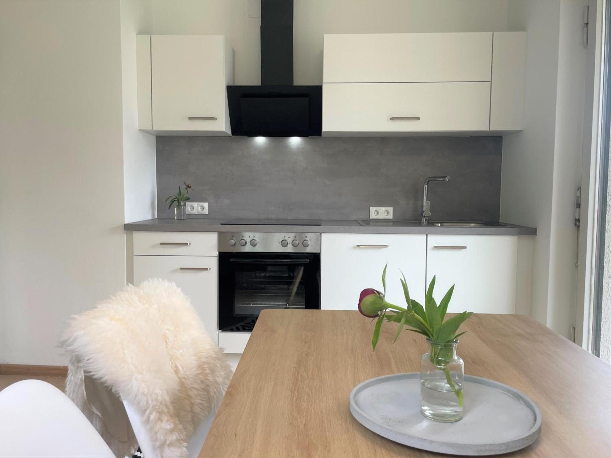 Crown Living Design Apartment - 2 Schlafzimmer - Kueche - Gratis Parkplatz - Abstellraum Fuer Fahrraeder/Ski Mader Dış mekan fotoğraf