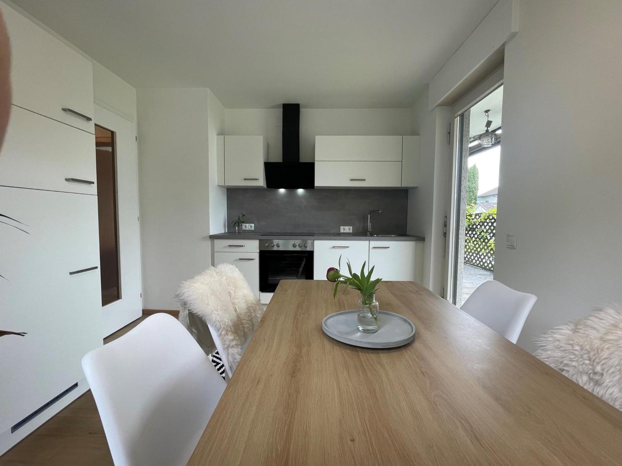 Crown Living Design Apartment - 2 Schlafzimmer - Kueche - Gratis Parkplatz - Abstellraum Fuer Fahrraeder/Ski Mader Dış mekan fotoğraf